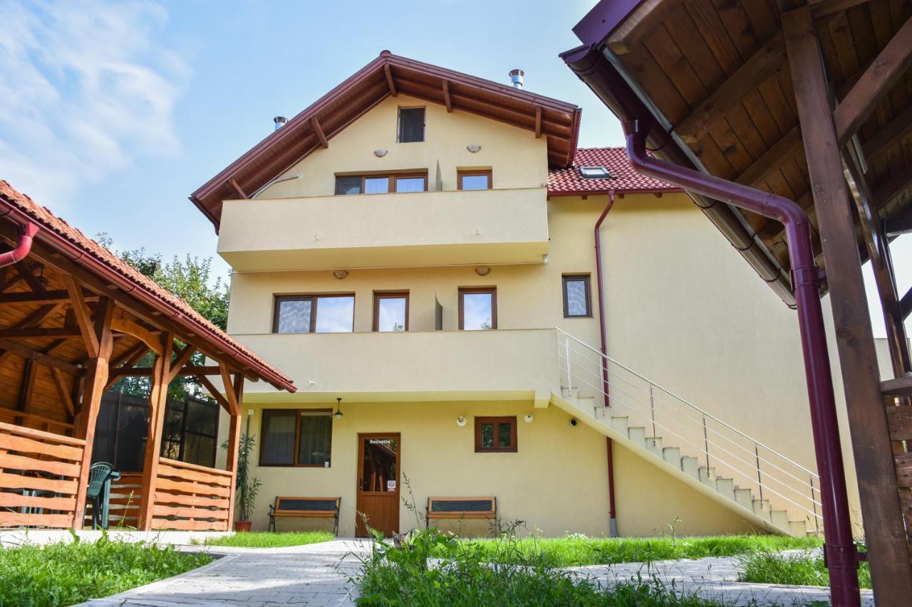 Tomis House Curtea de Argeş Exterior foto